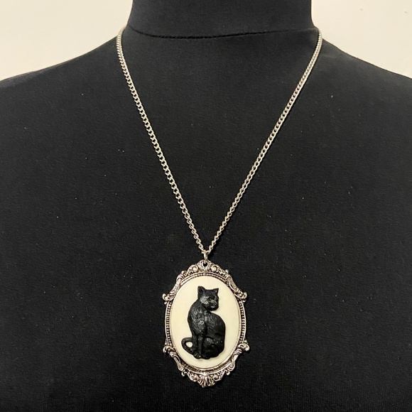 Black Cat Cameo In Fram Necklace in Silver Toned Frame 20" Chain by JPI Goth - Picture 3 of 4